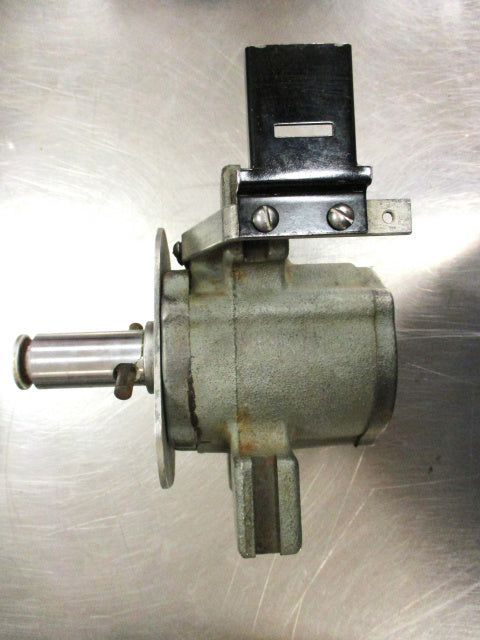 Hobart Model 5212 Upper Bearing Housing Assembly with Shaft 103022, 117019. USED